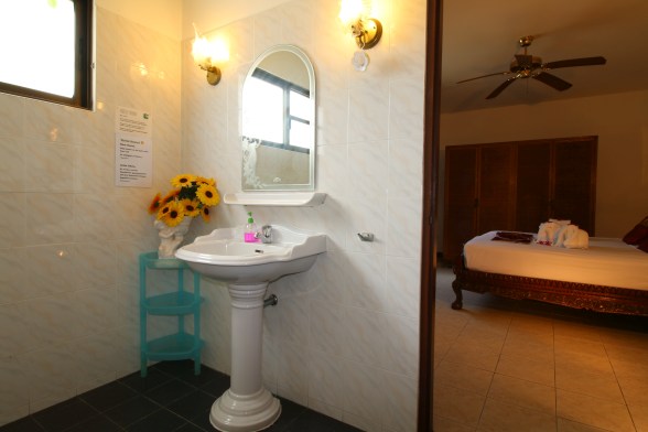 traveller_bathroom_2 traveller bathroom 2